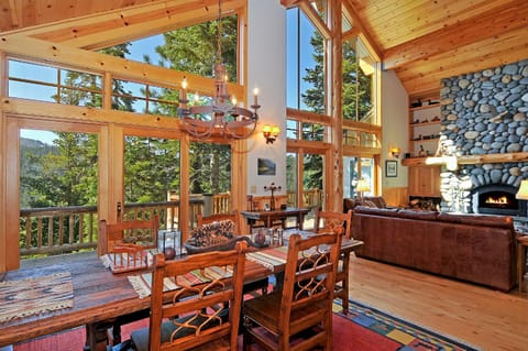 Sierra Crest at Palisades Tahoe - Secluded Luxury 5BR 5 BA w Wood Fireplace Casa in Palisades Tahoe (Olympic Valley)
