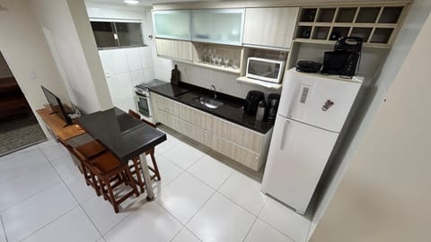 Kitchen or kitchenette, Dining area, minibar, pet friendly, stove, toaster