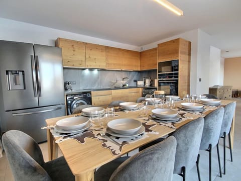 Magnifique appartement neuf pour 12 personnes avec Wi-Fi - FR-1-455-246 Apartment in Mâcot-la-Plagne