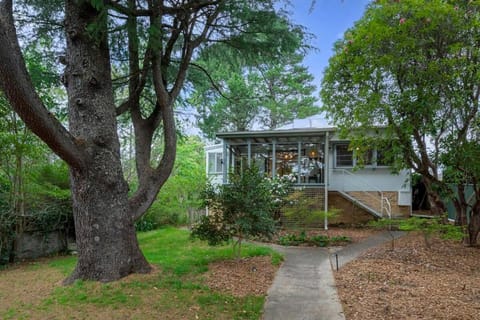Deodar Cottage Amid Century Old Trees House in Wentworth Falls