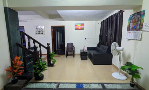GKV Service Apartment Saligramam Bed and Breakfast in Chennai