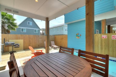 B3 Beach House - Heated Private Pool House in Port Aransas