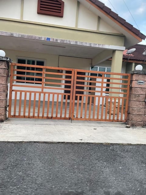 Homestay Merbau Changloon Maison in Kedah