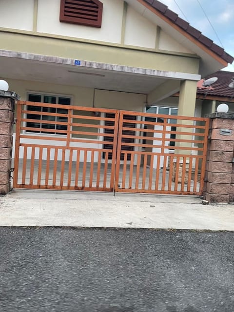 Homestay Merbau Changloon House in Kedah