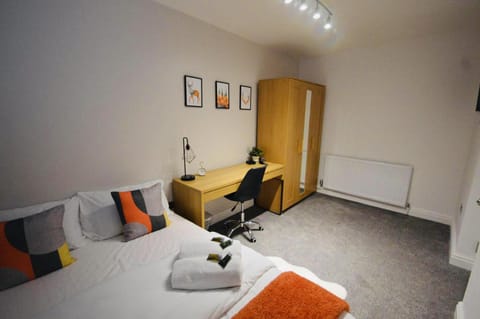 Remarkable 3-Bed Ground Floor Apartment - Coventry Apartment in Coventry