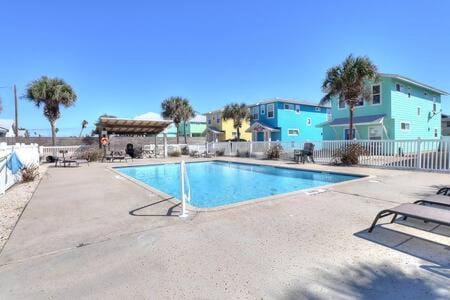 Casa Bella Community pool House in Port Aransas