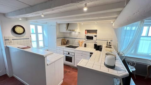 Kitchen or kitchenette, dishwasher, minibar, oven, pet friendly, stove, toaster