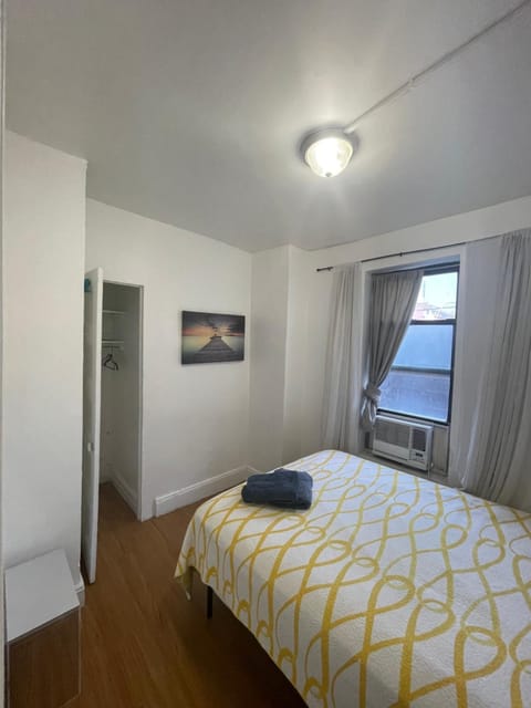 Room in a 2 Bedrooms apt. 10 minutes to Time Square! Vacation rental in Union City