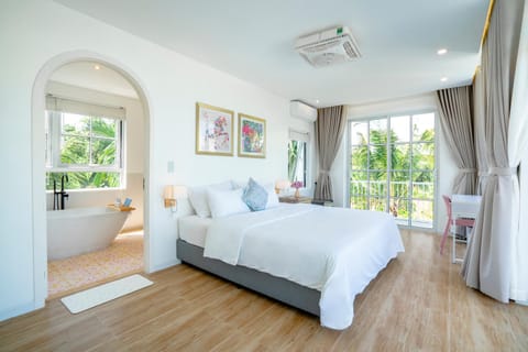 Bed, Photo of the whole room, Bedroom, air conditioner