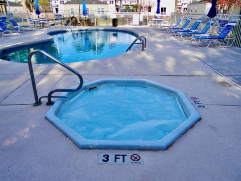 Hot Tub, Pool view, Swimming pool, sunbed