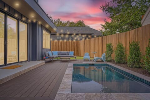 Pool view, Swimming pool, sunbed