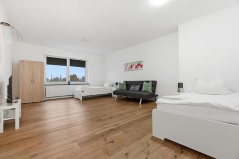 Bed, Photo of the whole room, Seating area, Bedroom