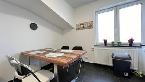 Kitchen or kitchenette, Seating area, Dining area