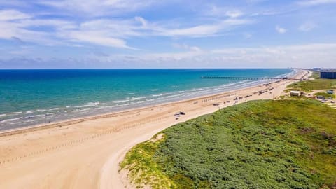 A Sunny Beach at Sea Sands Condominiums House in Port Aransas