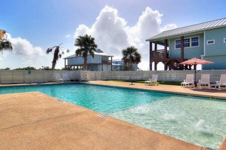 Salty Pelican at Paradise Pointe House in Port Aransas