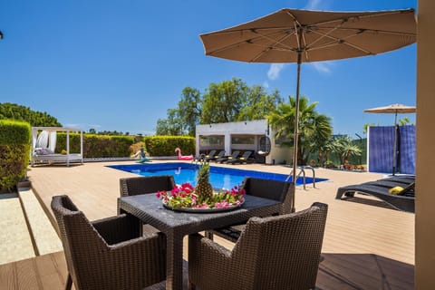 Pool view, Swimming pool, sunbed