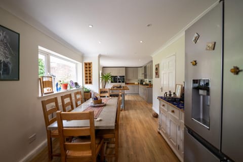 Dining area, kitchen