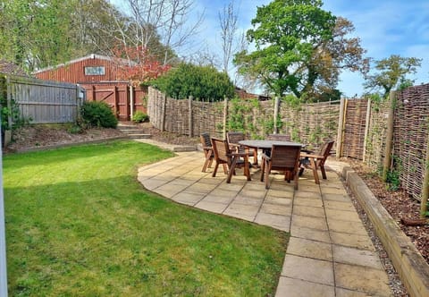 Patio, Garden, Dining area, Garden view