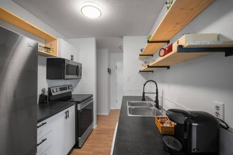 Downtown 1BR Top Floor with View Free Parking Condo in Fort McMurray
