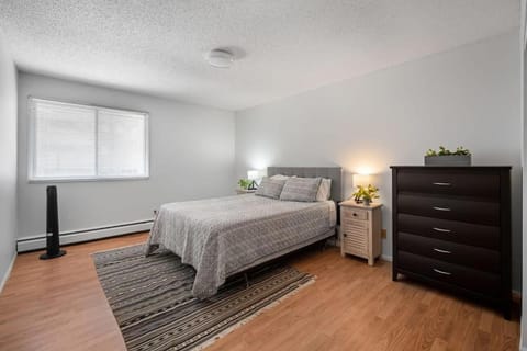 Downtown 1BR Top Floor with View Free Parking Copropriété in Fort McMurray