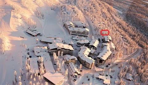 Day, Neighbourhood, Natural landscape, Bird's eye view, Winter, Mountain view