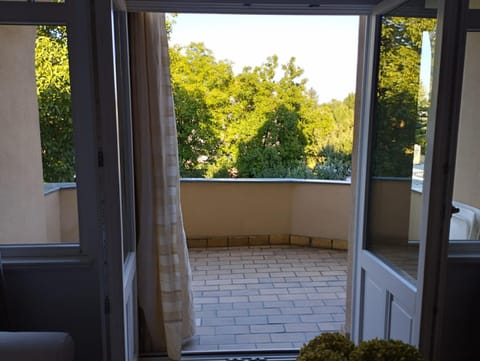 View (from property/room), Balcony/Terrace, Garden view