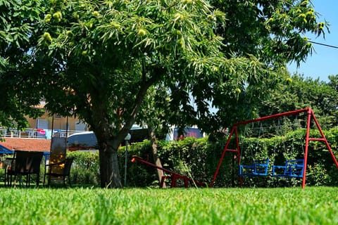 Communal lounge/ TV room, Spring, Natural landscape, Children play ground, Garden, Evening entertainment