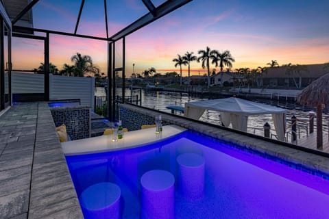 Kayaks, Boat Dock, Heated Pool & Spa, Outside Kitchen, Tiki Hut - Villa Pedro - Roelens Vacations Maison in Cape Coral