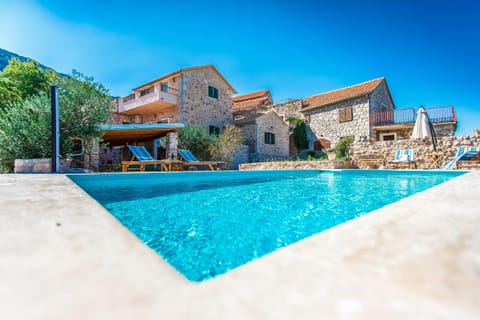 Area and facilities, Swimming pool, Swimming pool