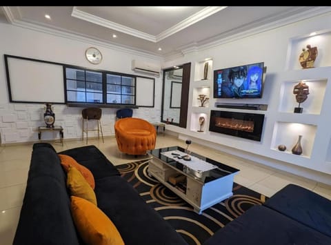 Communal lounge/ TV room, TV and multimedia, Living room, Seating area, Evening entertainment