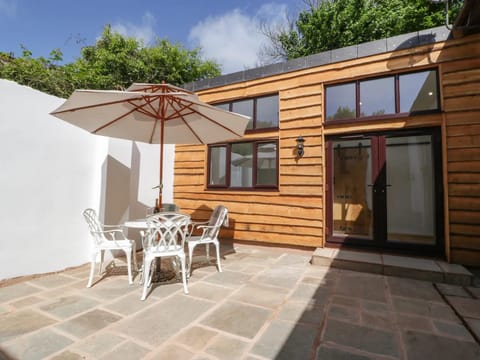 Property building, Patio, Dining area