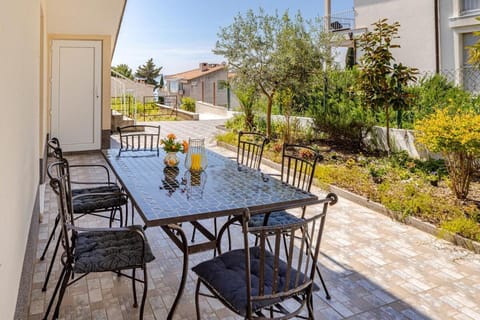 Patio, Garden, View (from property/room), Seating area, Dining area