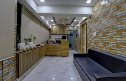 HOTEL GREENITY Bed and Breakfast in Ahmedabad