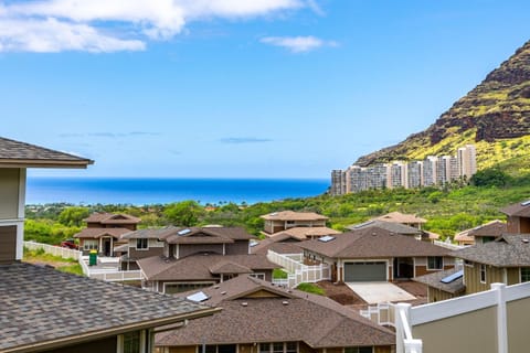 Lealea by AvantStay Ocean Mountain Views Maison in Makaha Valley