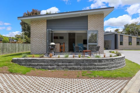 Property building, Balcony/Terrace, Garden view