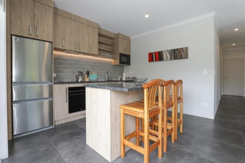 Kitchen or kitchenette, Seating area, dishwasher, minibar, pet friendly, stove