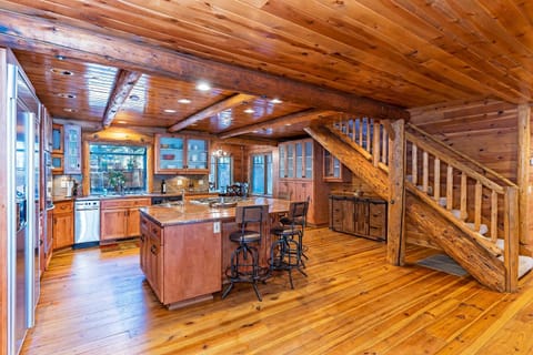 1138 Lakeshore - One-of-a-kind Lakeshore Boulevard log cabin House in Incline Village