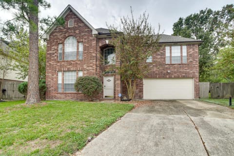 Spacious Houston Home with Patio, Grill and Fireplace! Casa in Cypress