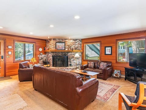 A great mountain home offering amenities that makes for a great getaway in Lake Tahoe Maison in Incline Village