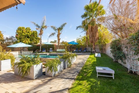 Larrea by AvantStay Luxurious Oasis w Pool Hot Tub House in La Quinta