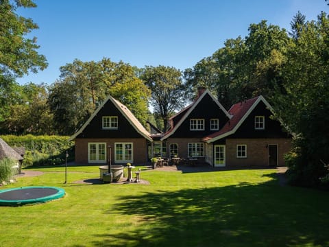 Luxury group accommodation with hot tub and Finnish kota, located in Twente Casa in Enschede