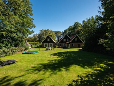 Luxury group accommodation with hot tub and Finnish kota, located in Twente Maison in Enschede
