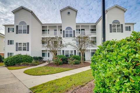 Myrtle Beach Condo with Screened Porch and Pool Access Condo in Socastee
