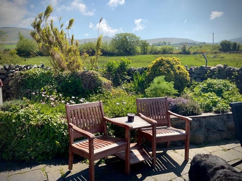 Natural landscape, Seating area, Dining area, Garden view, Mountain view