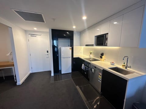 1BR Apt with Parking and Pool near Shops Condo in Toowong