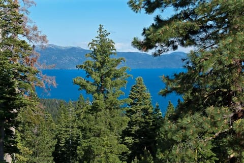 Kings Way Lake View - Spacious 4 BR w Private Hot Tub, Pool Table! House in Tahoe Vista