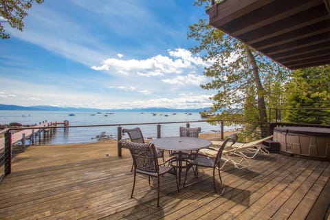 Lakeside Escape - Beautiful Lakefront, Pier, Wood Fireplace, Private Hot Tub House in Tahoe Vista