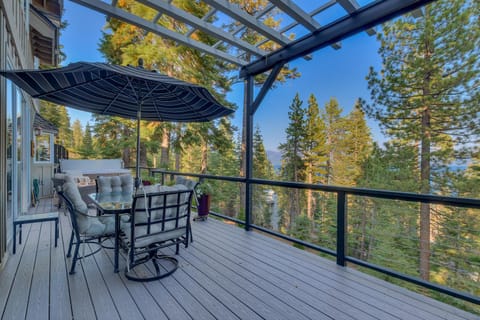 Lake Haven - Gorgeous Views at this Luxury 4 BR w Hot Tub! Haus in Dollar Point