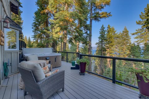 Lake Haven - Gorgeous Views at this Luxury 4 BR w Hot Tub! Haus in Dollar Point