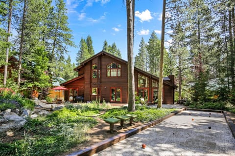 Majestic Woods at Tahoe Donner - High End Craftsman w Game Room, Hot Tub, Amenity Access House in Truckee